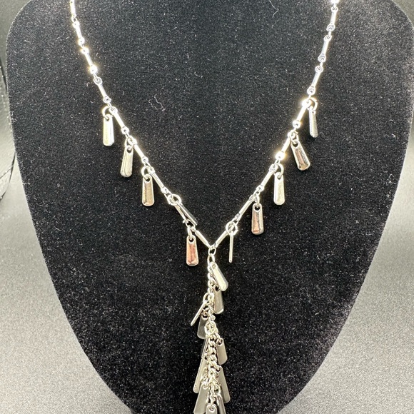 Matching earrings and necklace set silver - Picture 3 of 4